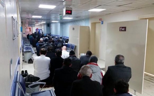 Kadın doktor erkek hastayı kazağın üzerinden muayene etti, 184 şikayete &#8216;ciddiye almıyoruz&#8217; dedi