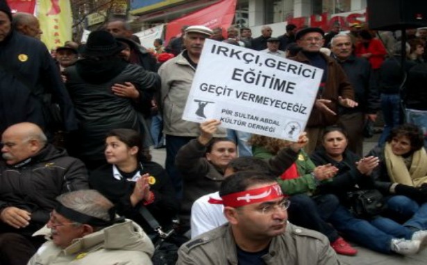 Din öğretmeninden Alevilere: &#8220;Sazlı &#8211; sözlü, bayanlı &#8211; erkekli ibadet olmaz&#8221;