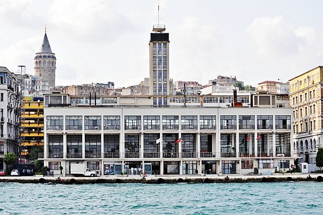 Kentin dokusu çılgın projeler için yok ediliyor: Karaköy Yolcu Salonu yıkıldı