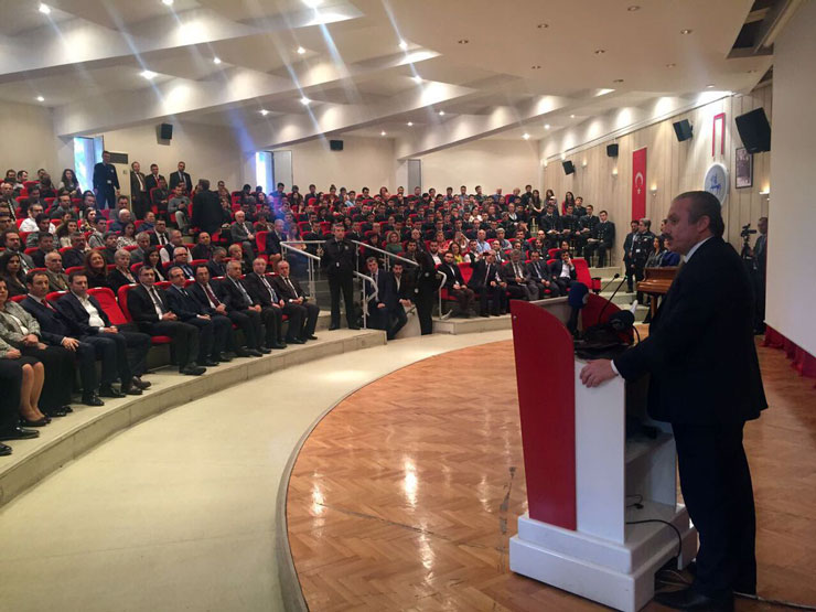 Dokuz Eylül’de &#8220;evet&#8221;e yer var &#8220;hayır&#8221;a yok: Cihaner’in paneline izin verilmedi
