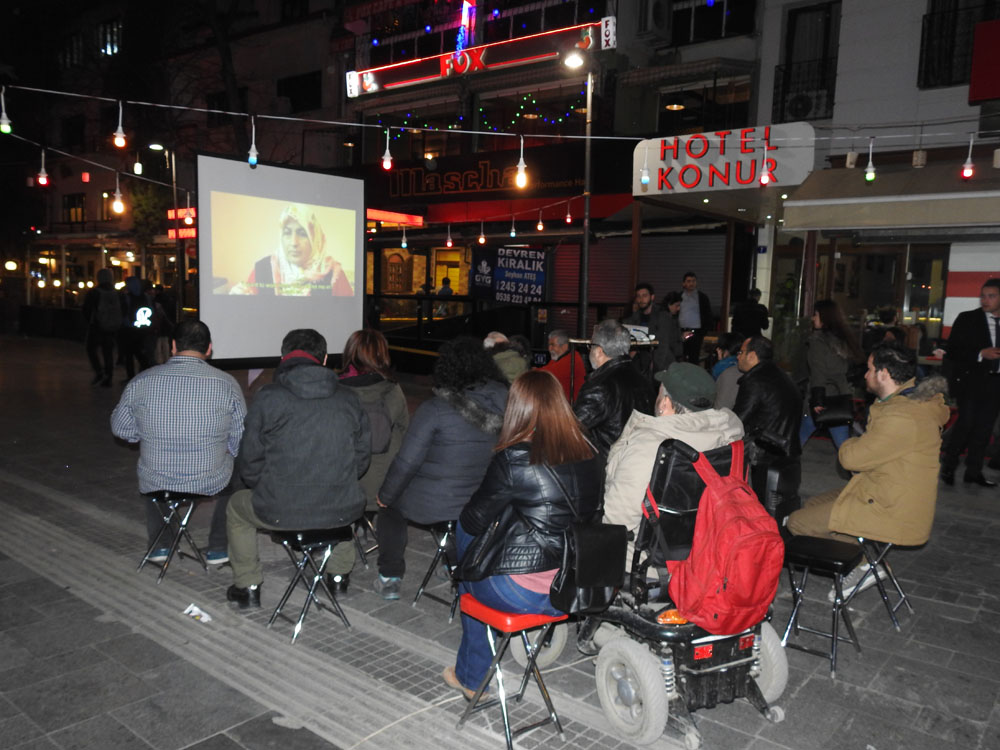 Mimarlar Odası, 8 Mart için sokakta DESA grevi filmini gösterdi