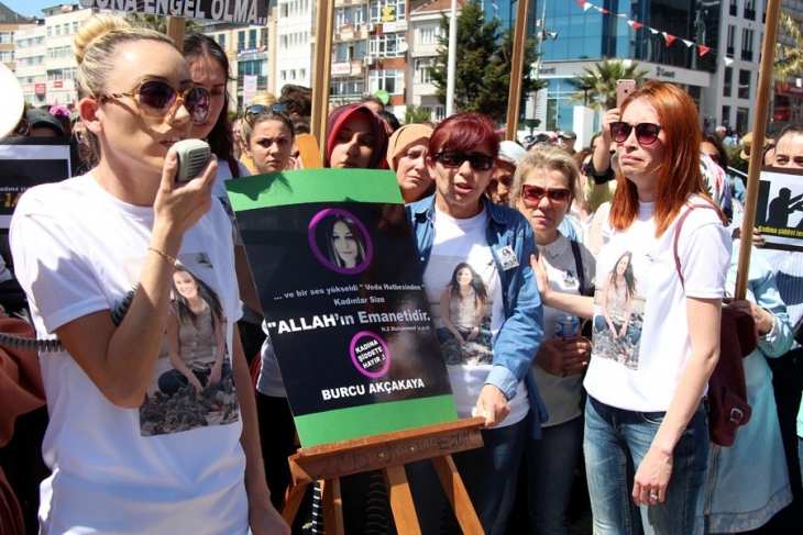 Öldürülen Burcu Okumuş&#8217;un ailesinden kadın cinayetlerine karşı eylem