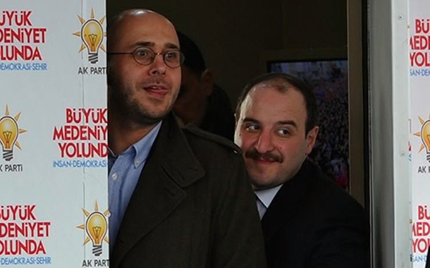 AKP medyasında gerilimin ilk meyvesi: Yıldıray Oğur, Türkiye&#8217;den kovuldu