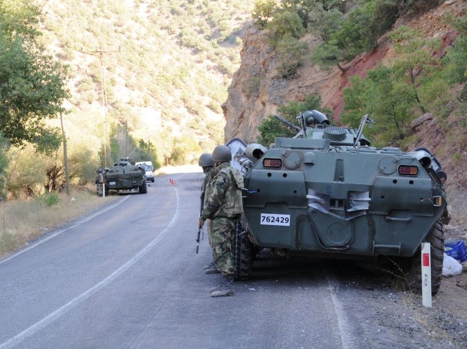 Hakkari&#8217;de patlama: İki korucu yaşamını yitirdi