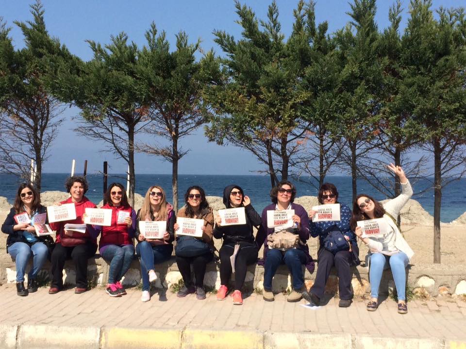 Bunca baskıya rağmen “hayır” diyen kadınları görünce… &#8211; Suna Acar