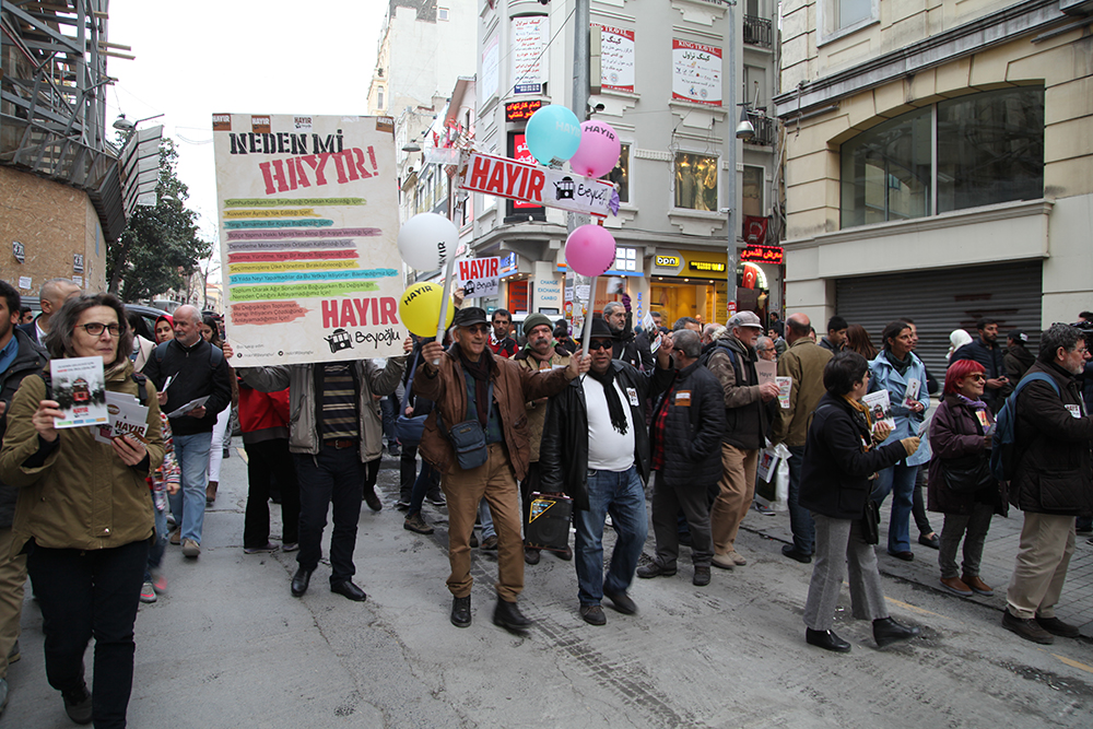 Hayır Beyoğlu Meclisi’nden İstiklal Caddesi’nde “hayır”lı yürüyüş (Foto haber)
