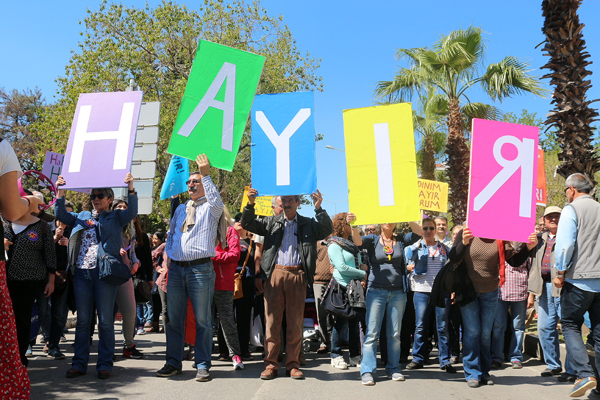 &#8220;Hayır&#8221;cıların engelli koşusu: OHAL, sansür, baskı, şiddet kâr etmedi