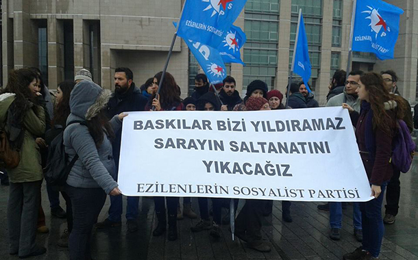 Beşiktaş vapurunda tek tip elbiseye karşı bildiri dağıtan 9 ESP’li gözaltına alındı