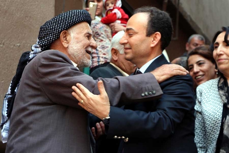 HDP sözcüsü Osman Baydemir ifadesi alındıktan sonra serbest bırakıldı