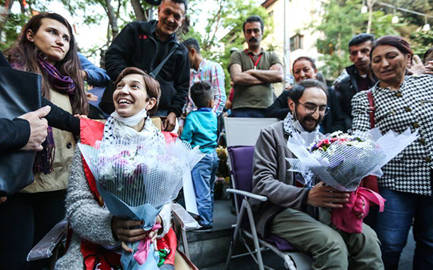 &#8220;Nuriye Gülmen ve Semih Özakça zorla hastaneye götürüldü; Semih darp edildi&#8221;