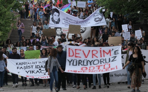 ODTÜ&#8217;de gençlik Devrim&#8217;e yürüdü