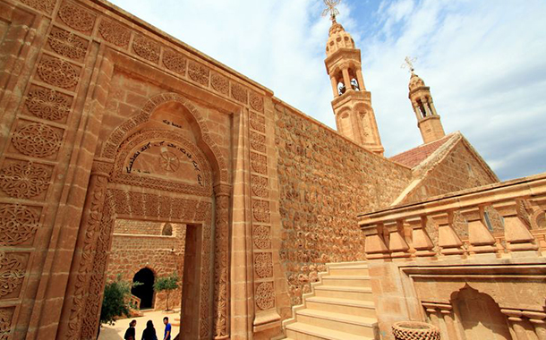 Süryanilere ait kiliselerin Diyanet’e devredilmesi başbakana soruldu