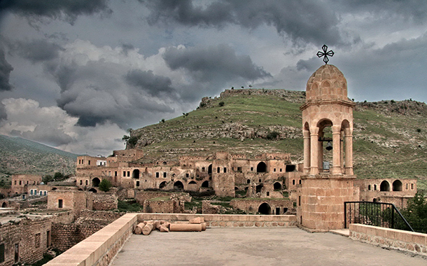Mardin&#8217;de Süryanilere ait çok sayıda mülk Diyanet&#8217;e devredildi