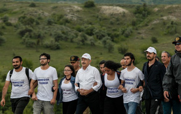 Gençlik &#8220;Üniversiteye Özgürlük&#8221; talebiyle Adalet Yürüyüşü&#8217;nde