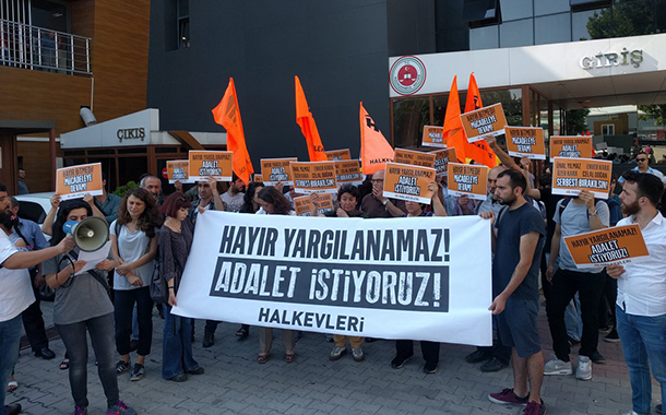 İkitelli&#8217;de &#8220;hayır&#8221; dediği için tutuklanan Halkevciler 83 gün sonra serbest