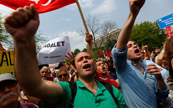 Sosyalistler Adalet Yürüyüşü için neler yazdı?
