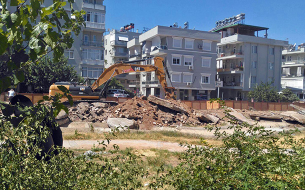 Menderes Türel referandumu tanımadı: Göçmen Parkı’na yıkım başlattı