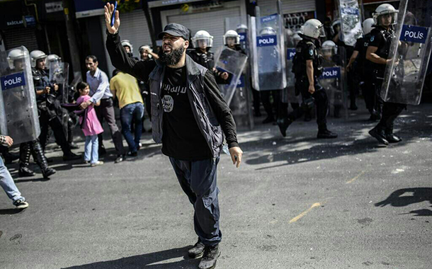 IŞİD bayrağı ve örgütsel mühimmat üyelik için yeterli neden sayılmadı, beraat verildi