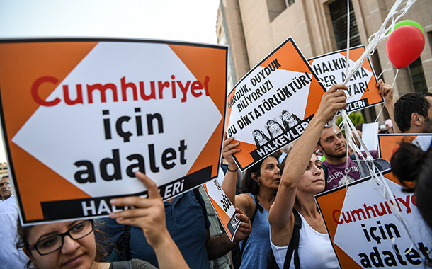 Cumhuriyet davası 3. gün: &#8220;FETÖ ne istediyse AKP vermiştir&#8221;