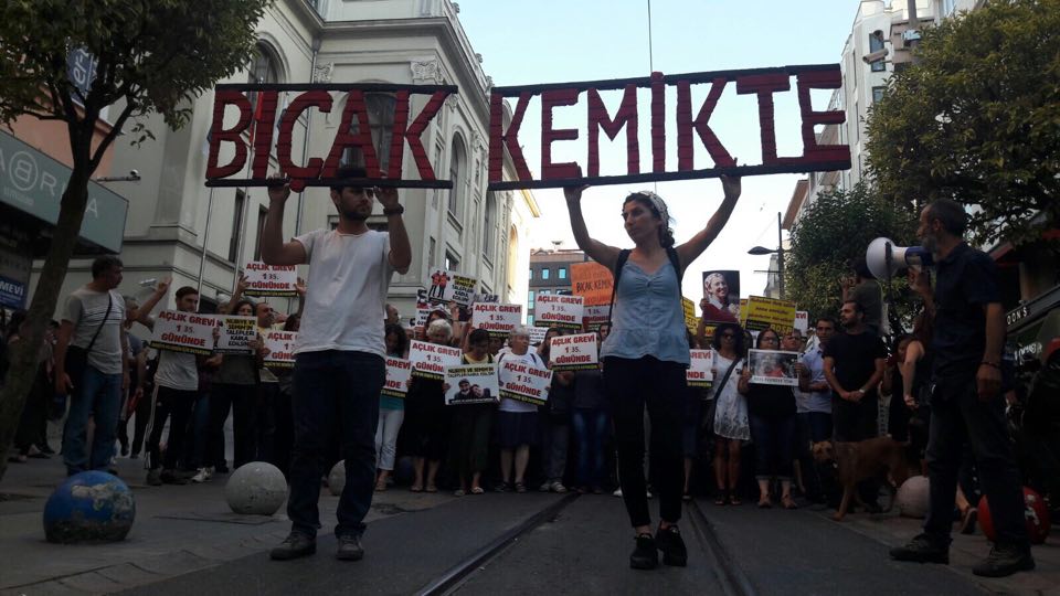 Açlık grevinin 135. gününde Kadıköy: &#8220;Pazar günü Yüksel&#8217;deyiz&#8221;