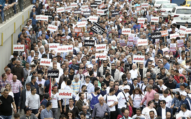 CHP&#8217;li üç belediyeye &#8220;Adalet Yürüyüşü&#8217;ne destek&#8221; suçlamasıyla soruşturma