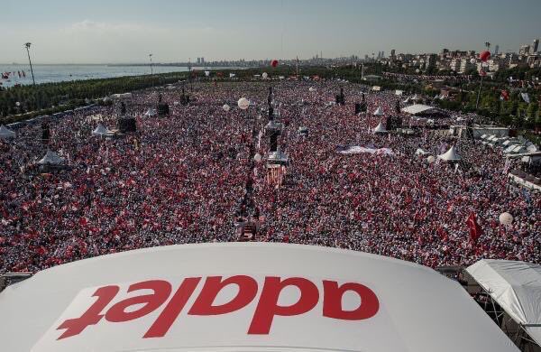 Milyonlar Maltepe&#8217;ye aktı: &#8220;Adalet arayışının tek yeri sokaktır!&#8221;