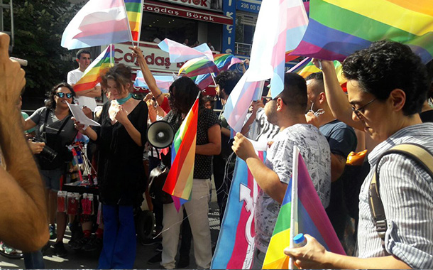 8. Trans Onur Yürüyüşü&#8217;ne polis saldırısı