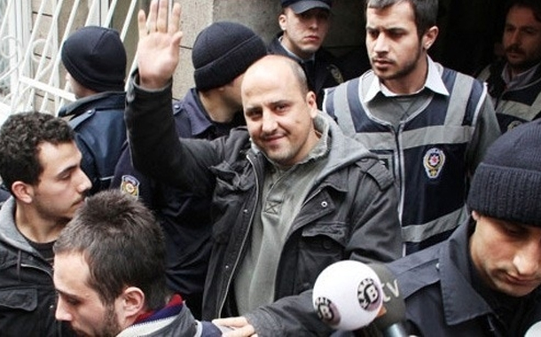Ahmet Şık: “Ne zaman bilmiyorum ama buradan yine başım dik çıkacağım”