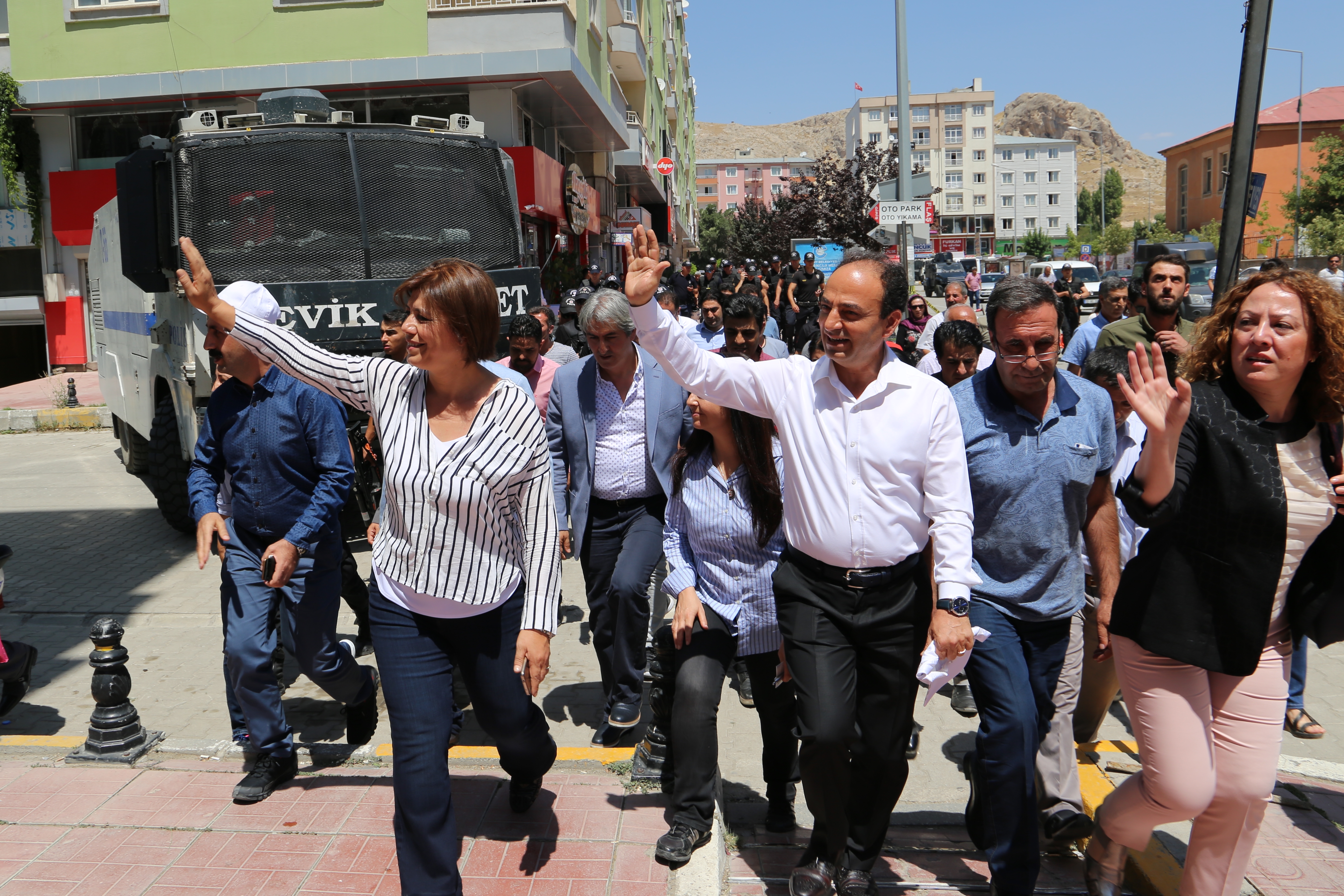 Van&#8217;da Vicdan ve Adalet Nöbeti başladı: &#8220;Hep birlikte adaleti kazanabiliriz&#8221;