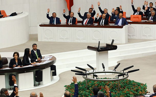 Savaş tezkeresi AKP, MHP ve CHP’nin oylarıyla kabul edildi