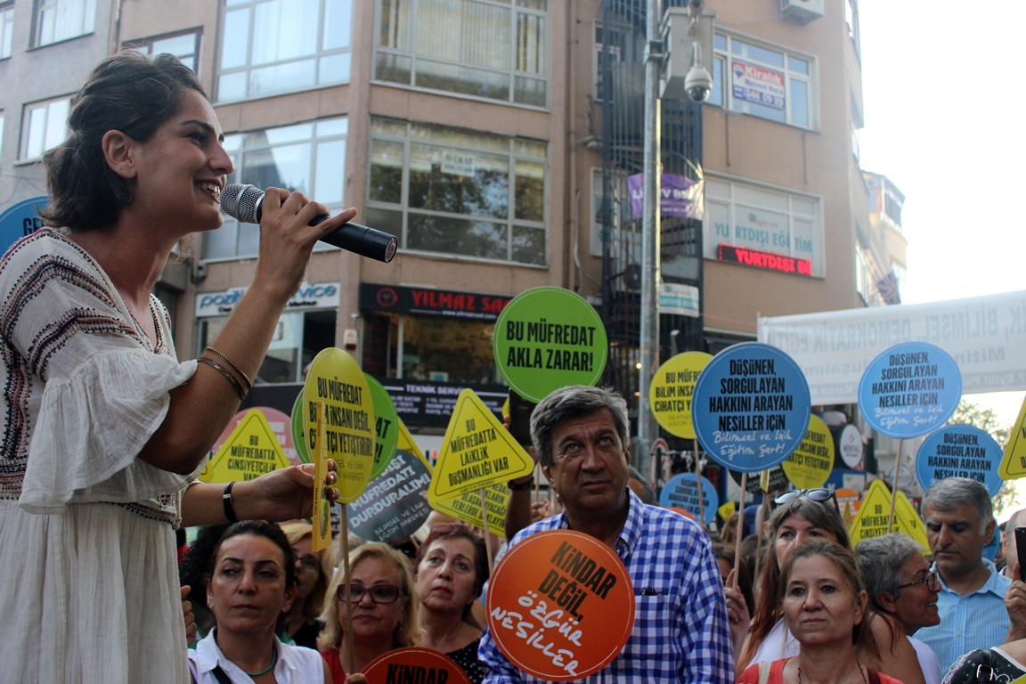Bilimsel ve Laik Eğitim Hareketi: &#8220;Karanlığınızla üstümüze çökemezsiniz&#8221;