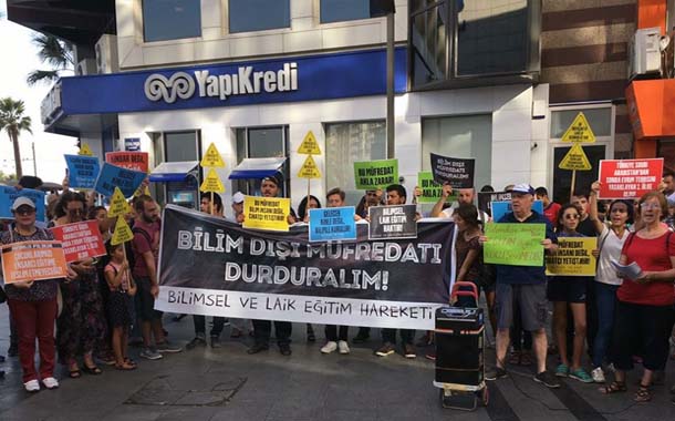 İzmirliler bilimi yasaklayan, çağdışı müfredata dur dedi