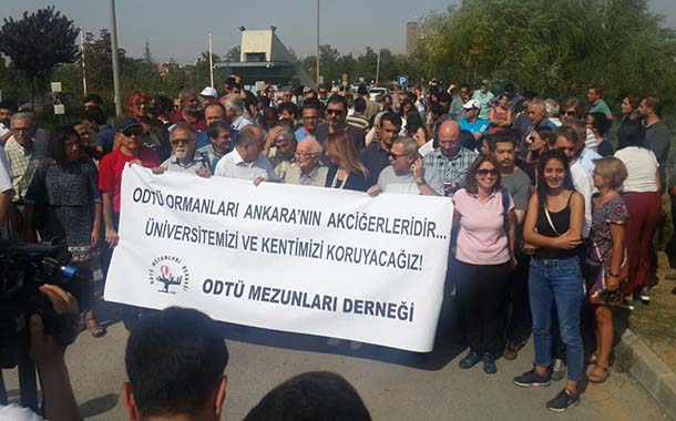 ODTÜ&#8217;lüler eyleme geçti: Gökçek ve kayyum rektörün talanına izin vermeyeceğiz