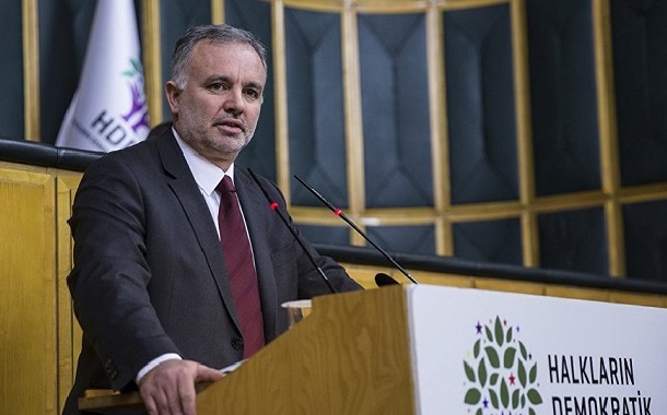 &#8220;HDP&#8217;li Ayhan Bilgen grup başkanlığından ve MYK üyeliğinden ayrılma kararı aldı&#8221;