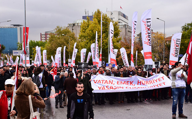 Hürriyet Hareketi, ilk yürüyüşünü Anıtkabir’e gerçekleştirdi
