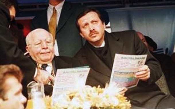 &#8220;AKP&#8217;nin Milli Görüş gömleği, neoliberalizm ile deli gömleğine dönüştü&#8221;