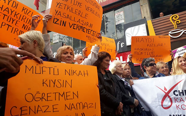 Ankaralı kadınlar, eylem yasağını deldi: &#8220;Müftüler nikah kıyamaz&#8221;