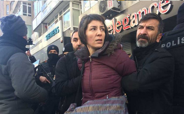 Ankara&#8217;da KESK‘in KHK eylemine polis saldırdı: Gözaltılar var