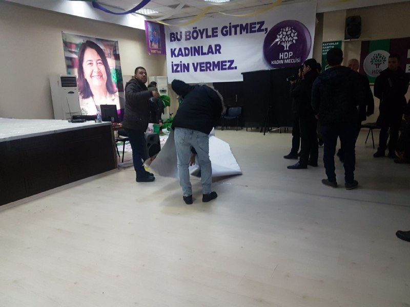 HDP Diyarbakır il binasına polis baskını