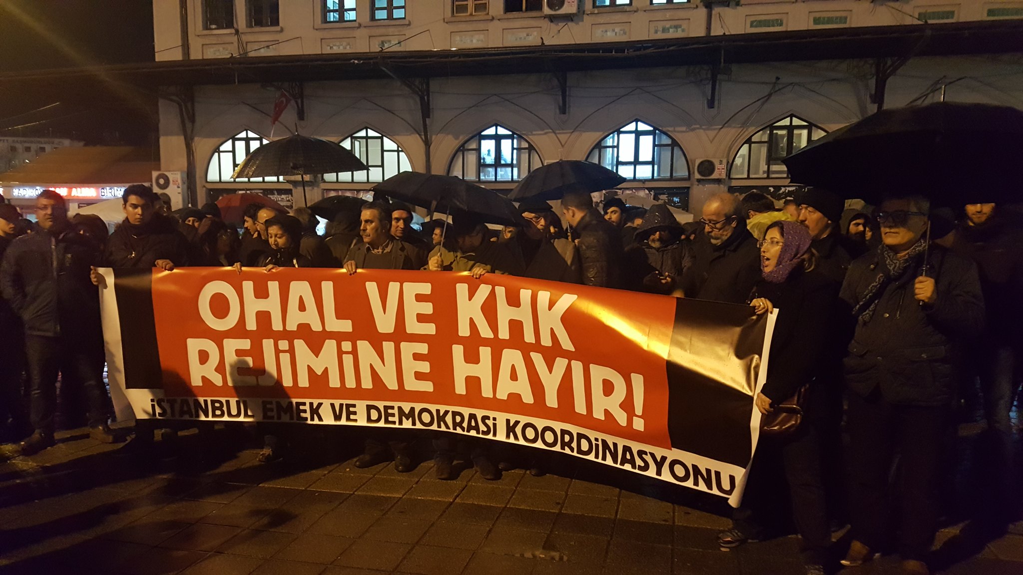 Kadıköy&#8217;de &#8220;OHAL ve KHK rejimine hayır” eylemi