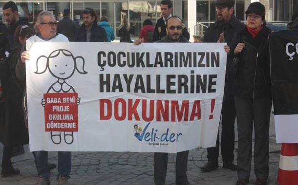 İzmir&#8217;de veliler cemaat yurtlarının kapatılmasını istedi