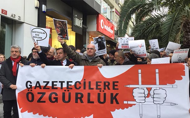 Gazeteciliğin son çırpınışları &#8211; Candan Yıldız (Yeni Yaşam)