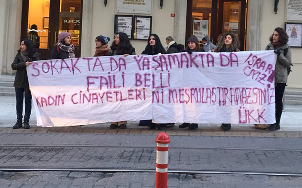 Üniversiteli kadınlar erkek şiddetiyle katledilen Zülal için yürüdü
