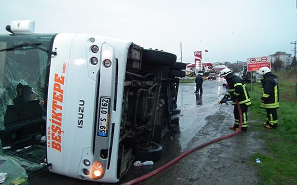 Tekirdağ&#8217;da işçi servisi devrildi: 19 yaralı