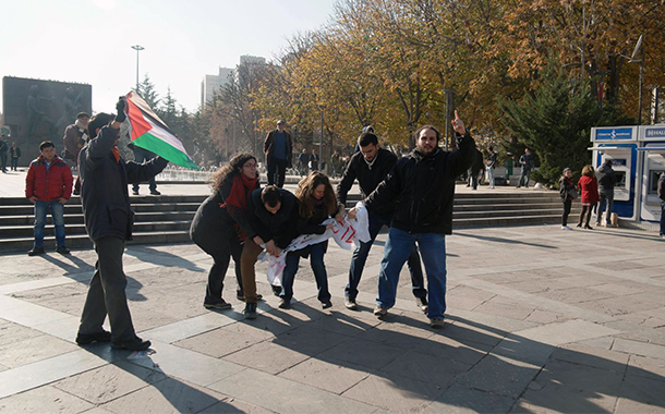 Ankara&#8217;da &#8220;Filistin halkının yanındayız&#8221; diyen sekiz Halkevci gözaltına alındı