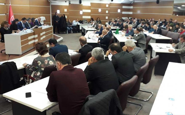 İzmir&#8217;de sit alanına yapılan imarsız inşaat belediye meclisi gündemine giremedi