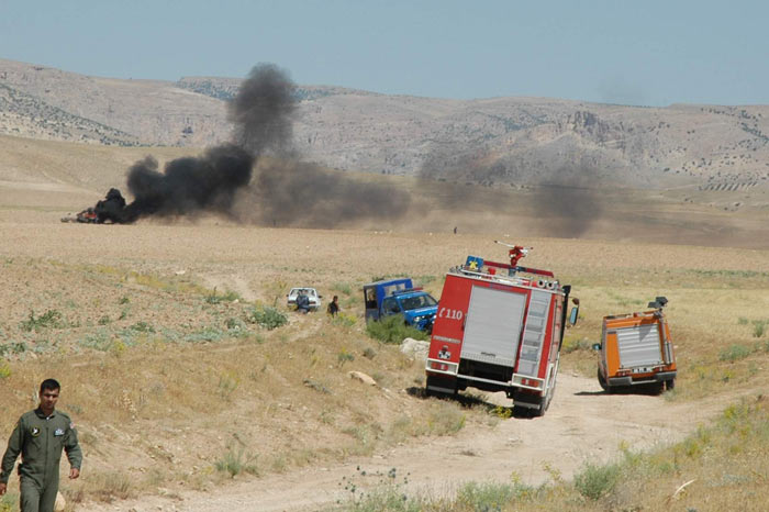 Isparta&#8217;da askeri eğitim uçağı düştü: Üç asker yaşamını yitirdi