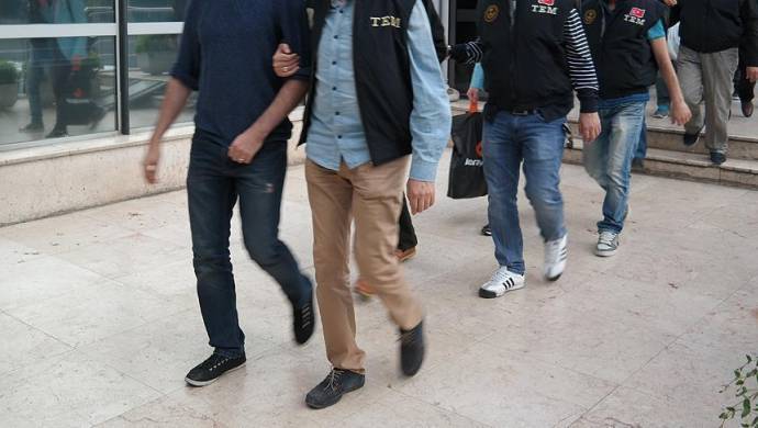 İstanbul&#8217;da ev baskınları: Çok sayıda gözaltı