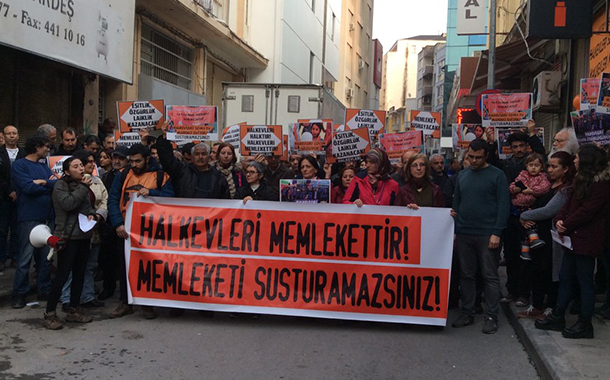 Gözaltılar İzmir&#8217;de protesto edildi: &#8220;Halkevleri memlekettir, susturamazsınız&#8221;