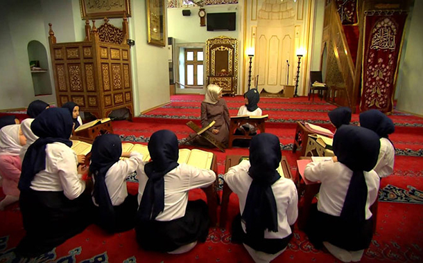 Kamu çalışanlarına “mesai arası Kuran kursu”